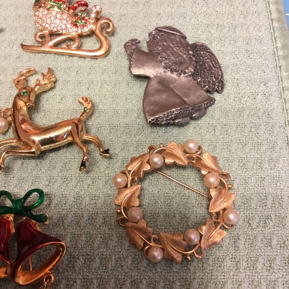 Vintage Christmas Brooch Lot of 8 Pins Jeanne, Gerry, Roman,& Beatrix Adorable - Picture 5 of 14